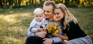 День сина в Україні: коли відзначати і як зробити особливим