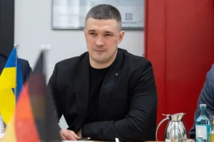 Михайло Федоров на зустрічі щодо скандалу навколо полку «Скеля»