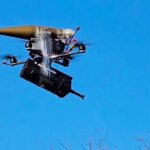 FPV-дрон оккупантов с боевой частью в небе над Харьковщиной