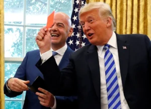 «Я лише попросив переглянути». Трамп підтвердив дзвінок Інфантіно через дискваліфікацію форварда США та назвав арбітра «підозрілим»