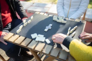 Як грати в доміно: правила, стратегії та секрети українських партій
