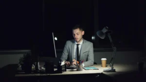 Як не спати всю ніч: стратегії бадьорості, які працюють
