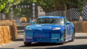 Камуфльований прототип Jaguar Type 01 на трасі Фестивалю швидкості в Гудвуді