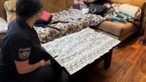 Кімната з доларами: у Харкові викрили схему фіктивних інвалідностей
