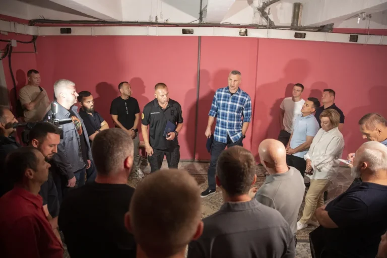 Кличко ініціював аудит укриттів: нестача сидінь і світла