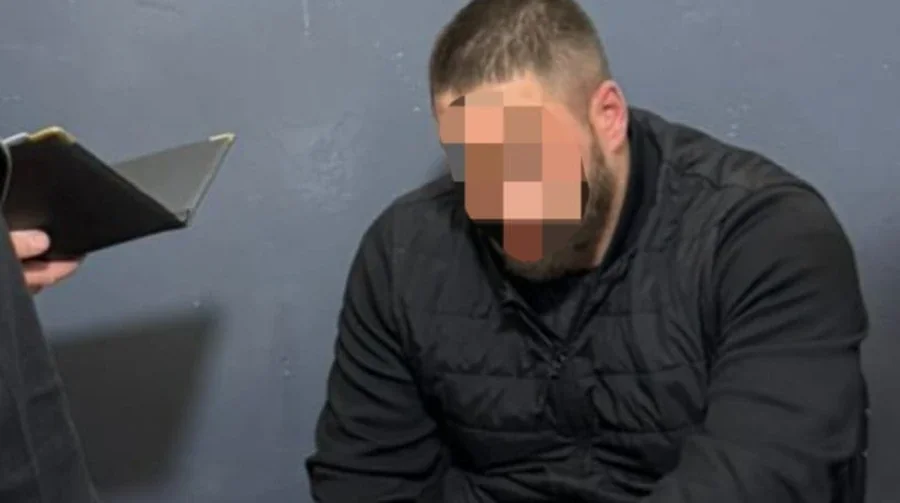 Задержанный боец 155-й ОМБр во время допроса по делу об убийстве гражданских