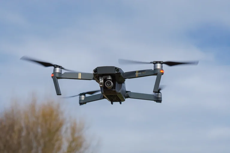 Мавік це дрон DJI, що поєднує складну конструкцію з професійною якістю зйомки