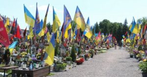 Мер Українки возив пісок з цвинтаря для кооперативу Династія