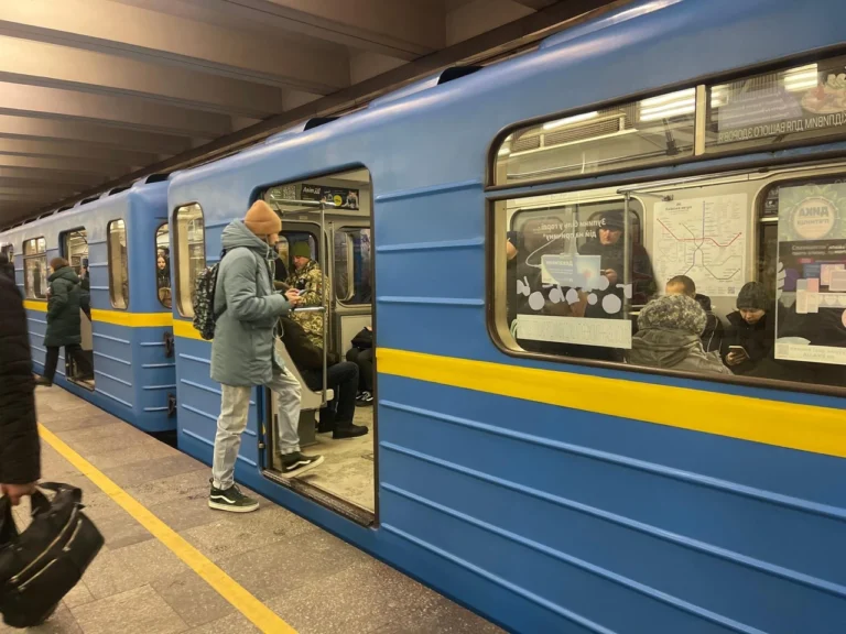 Метро Київ новини: тарифи, укриття та будівництво у липні 2026