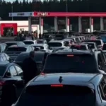 Очереди автомобилей на АЗС из-за топливного кризиса в РФ