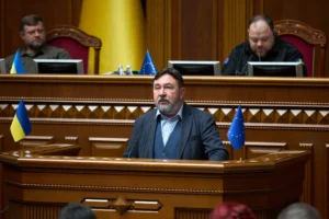 Депутат Микита Потураєв виступає з трибуни Верховної Ради щодо відставки
