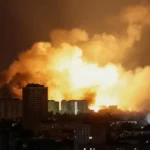 Взрывы и пожар в Киеве после массированного удара России ночью