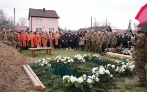 У Бродах попрощалися з пілотом Мі-8 Юрієм Вороном