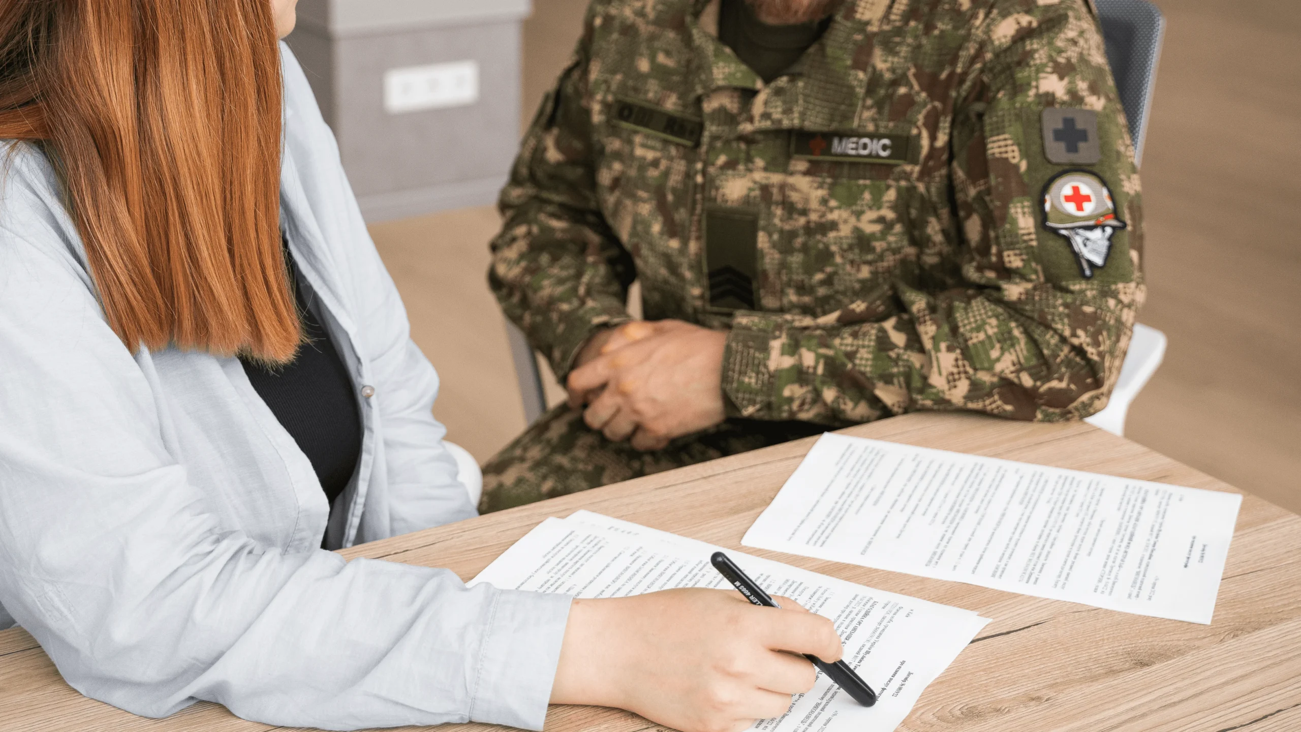 Ветеран-медик на співбесіді щодо роботи в оборонній індустрії