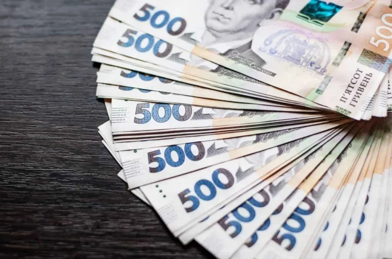 Зарплата вчителя в Україні: реальні цифри та зміни у 2026 році