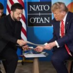 Зеленский и Трамп обмениваются документами на саммите НАТО