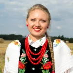 Полька чи полячка: як правильно називати жінку з Польщі
