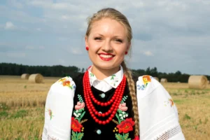 Полька чи полячка: як правильно називати жінку з Польщі