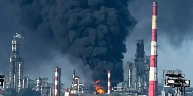 Понад 300 АЗС закрили в РФ через удари по НПЗ