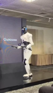 Робот Qualcomm впав на сцені Computex 2026
