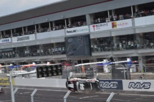 Жахлива аварія на Super GT: автомобіль Фраги злетів у повітря